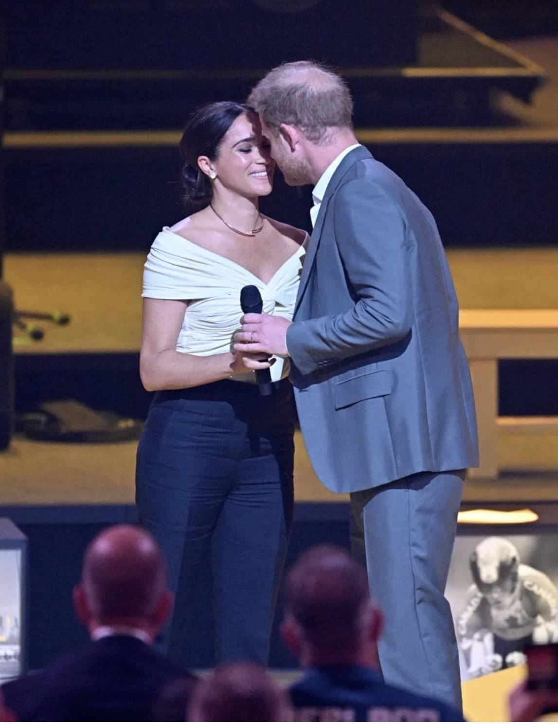 Meghan Markle and Prince Harry Lovey-Dovey at Invictus Games Opening ...